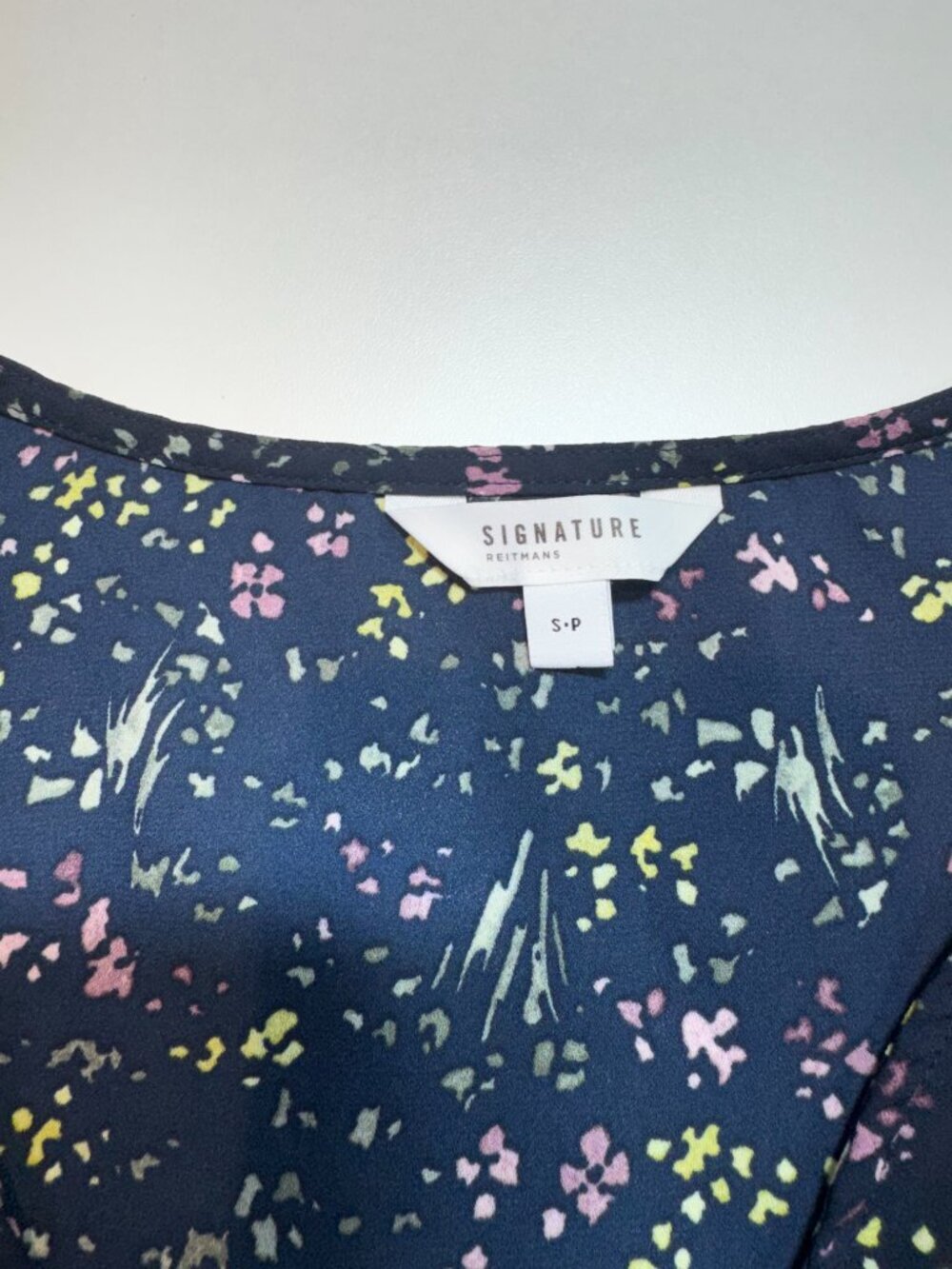 Reitmans Signature Navy Floral Sleeveless Blouse Petite Small Cottagecore Spring - Picture 6 of 9